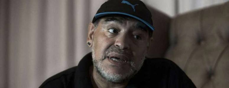 La cara de Butragueño al ver el estado de Maradona tras la comida de directivas
