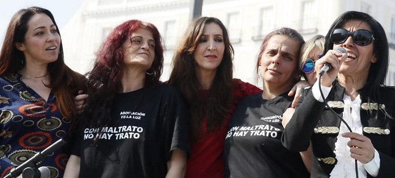 Carmena multa a las mujeres en huelga de hambre en Sol