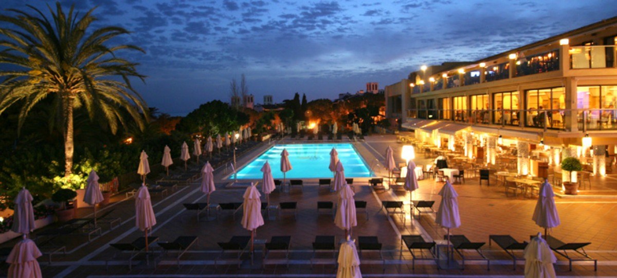 El Hotel Don Carlos de Marbella busca 150 empleados para la campaña de verano