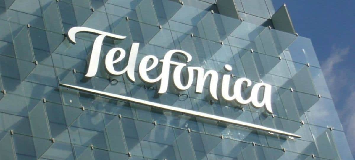 Telefónica pierde más del 4% y los 6 euros; Bankia, Bankinter y Sabadell, más del 5%, y AcerlorMittal se desploma casi un 8%