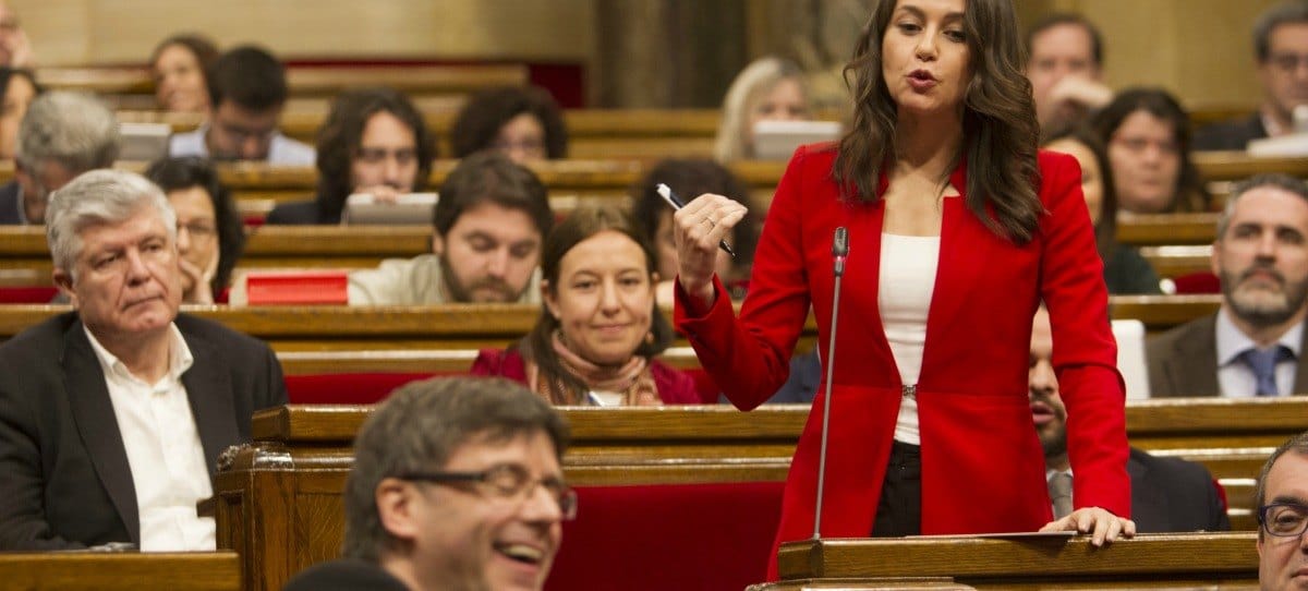 Arrimadas presiona a Puigdemont: '¡Dé la cara!'