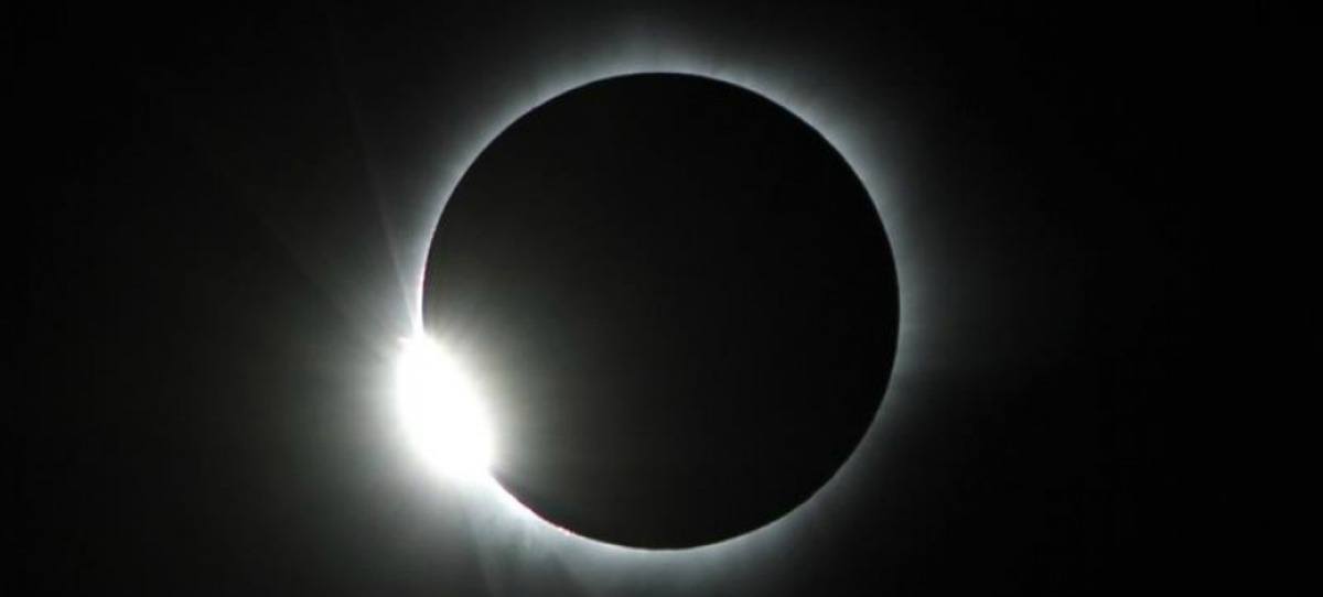 Dónde y a qué hora ver el espectacular eclipse solar de este domingo