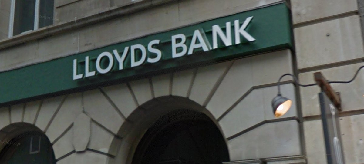 Lloyds prohíbe a su clientes comprar bitcóins con tarjeta de crédito