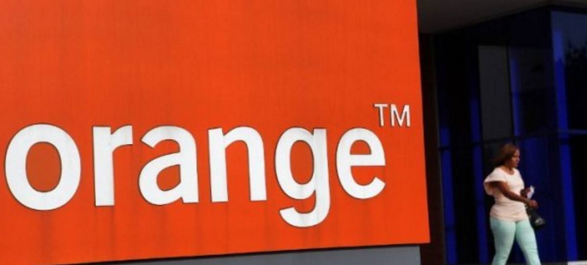 Orange gana 3 veces más que en 2021 y frena su caída de ingresos en España