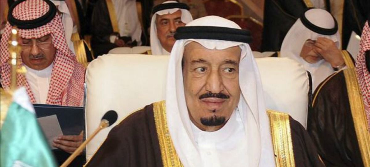 El rey saudita viaja con 459 toneladas de equipaje, 2 limusinas y un séquito de 1.500 personas