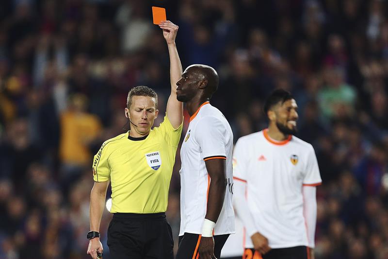 Mangala es expulsado antes del descanso.