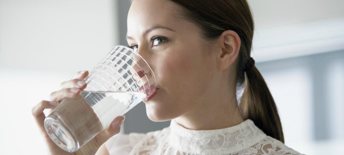El mito de beber 8 vasos de agua al día