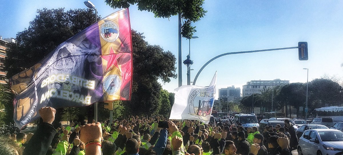 Centenares de estibadores protagonizan un escrache a Rajoy en Barcelona