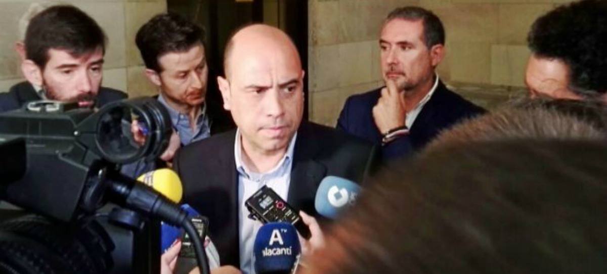 Acusan al alcalde socialista de Alicante de utilizar el coche oficial para llevar a sus hijos al cole