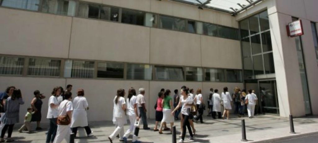 Una enfermera, sancionada y obligada a hacer un curso por 