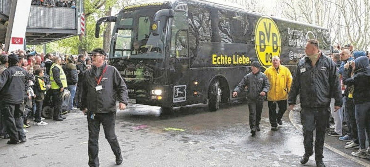 Explosión al lado del autobús del Borussia Dortmund y Bartra herido