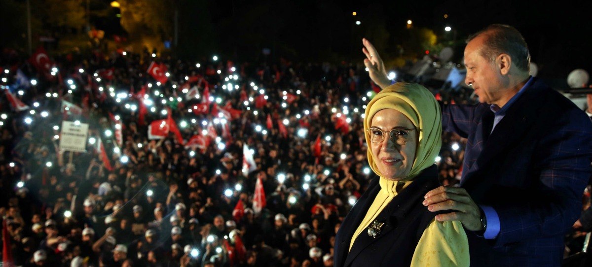 Turquía: Gana el «sí» a conceder más poder a Erdogan, pero denuncian manipulación