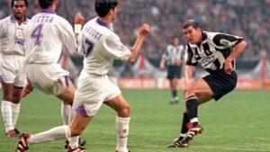 Zidane, entonces en la Juventus, ante el Real Madrid en la final de la Séptima