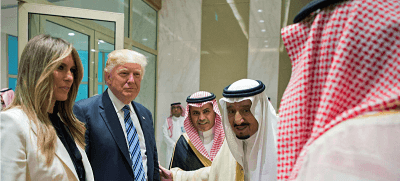 Melania Trump se niega a ponerse el velo en Arabia Saudí