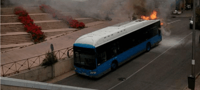 VÍDEO: Explota un autobús de la EMT a su paso por Entrevías