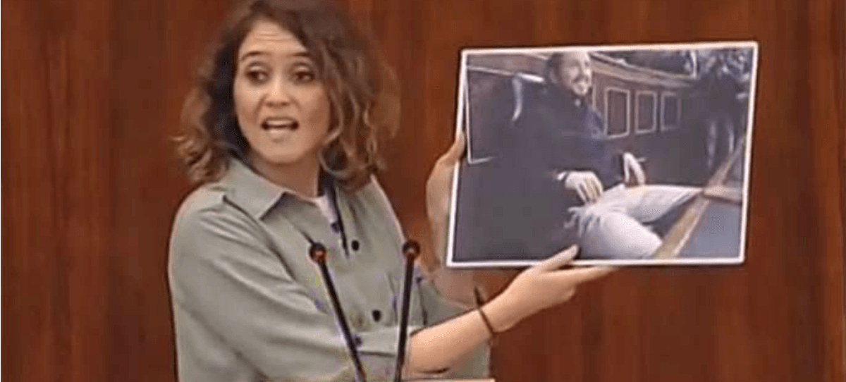 Una diputada del PP ridiculiza a Pablo Iglesias por su despatarre