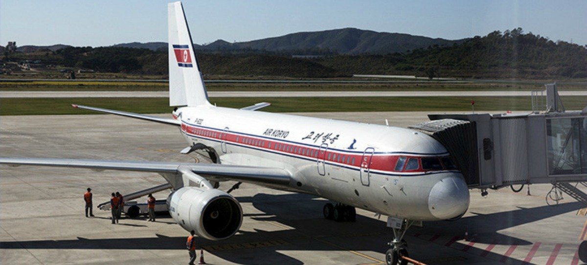 Un avión de pasajeros de Corea del Norte se despedaza en pleno vuelo