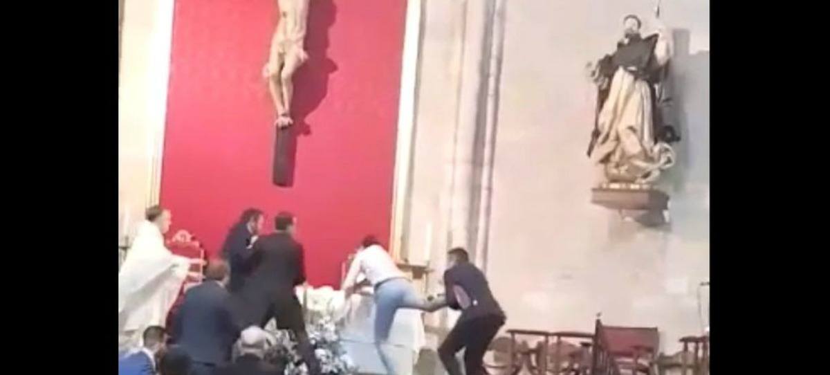 VÍDEO El Guardia Civil de permiso que redujo al marroquí en una boda tras gritar ‘Alá es grande’