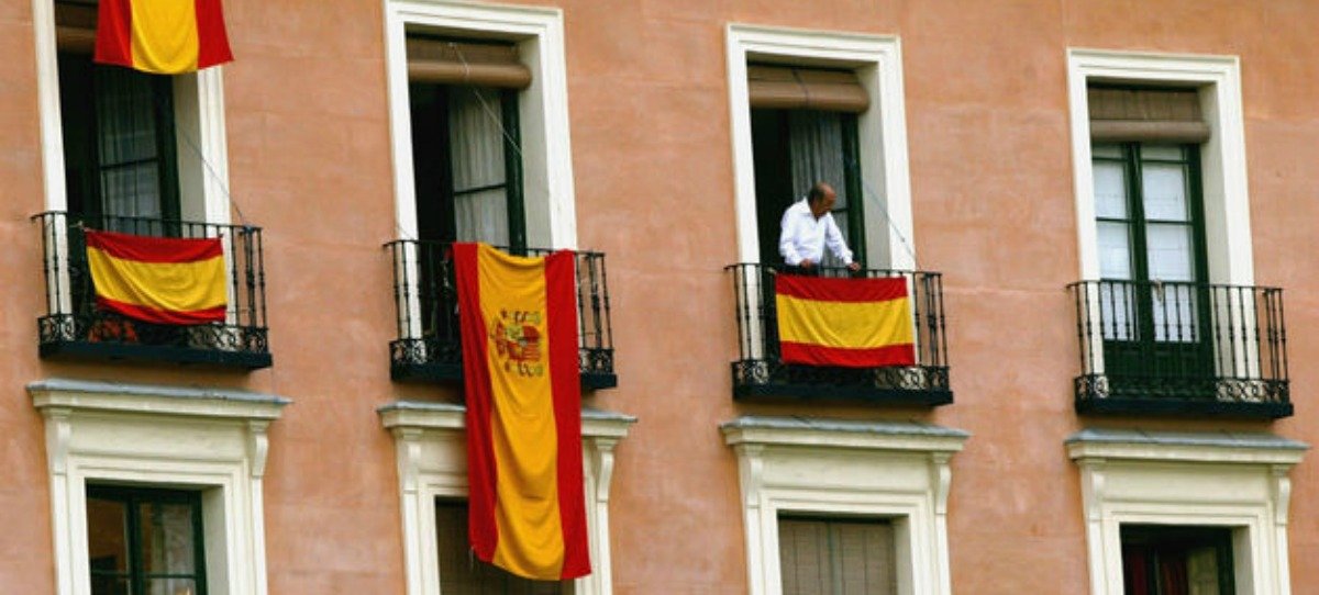 Objetivo: Colgar un millón de banderas de España en los balcones