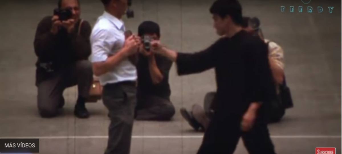 Vídeos inéditos de Bruce Lee: Ojos vendados y flexiones a 2 dedos