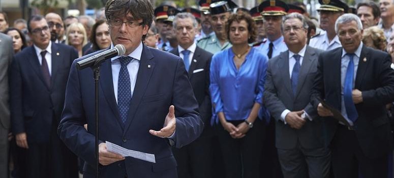 Puigdemont, recibido al grito de ¡Viva España! en el homenaje a las víctimas de Hipercor