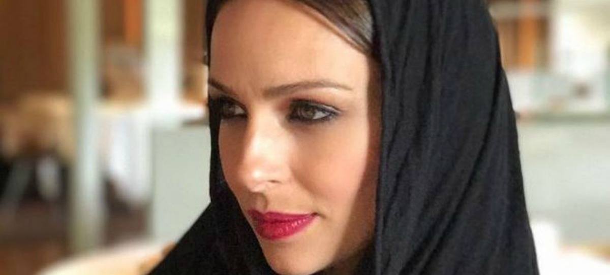 Eva González desata la polémica al ponerse un hijab