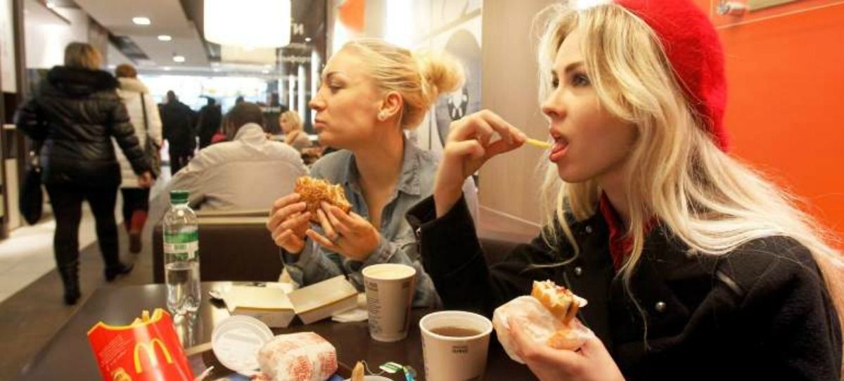 Encuentran bacterias fecales en el hielo de McDonald’s, KFC y Burger King