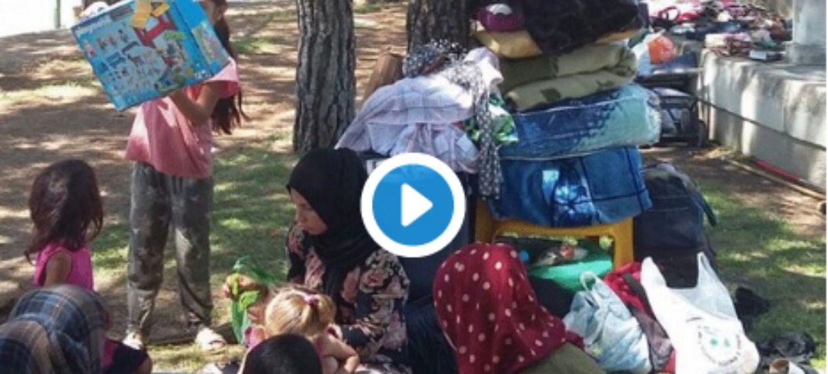 La acogida de Carmena a los refugiados: 80 sirios acampan en el parque de la mezquita de la M30