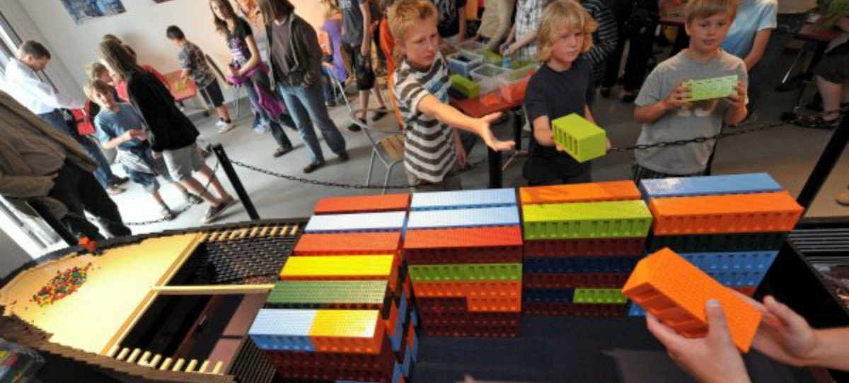 Lego se ‘robotiza’ y aterriza en los colegios