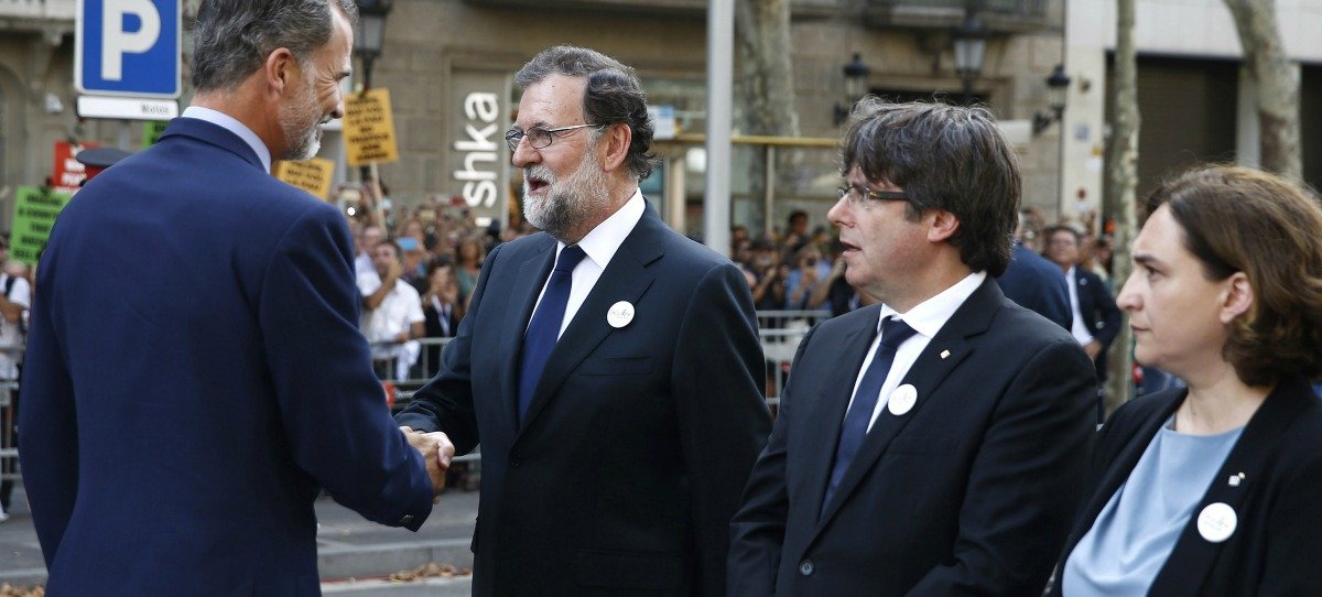 Colau pide a Rajoy que permita el referéndum