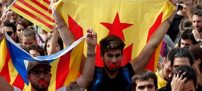 Una profesora de Tarrasa, Barcelona, agrede y expulsa a una niña de 10 años de clase por pintar una bandera española