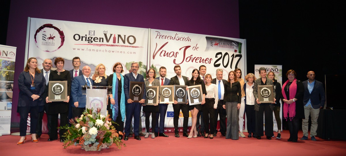 El Círculo de Bellas Artes de Madrid recogió una nueva entrega de los Premios Solidarios ‘Jóvenes 2017 D.O. La Mancha’