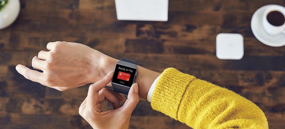 Santander permite a sus clientes con tarjeta Mastercard los pagos contactless a través del smartwatch Fitbit Ionic