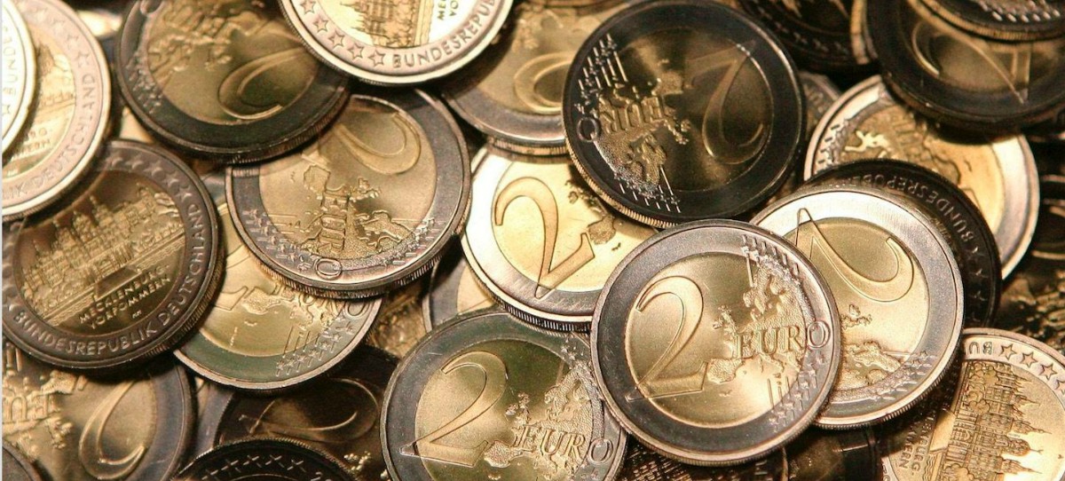 El euro cae del 1,10 frente al dólar