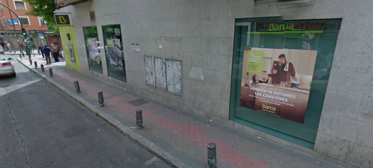 Detenido el hombre armado atrincherado en un Bankia de Usera con rehenes