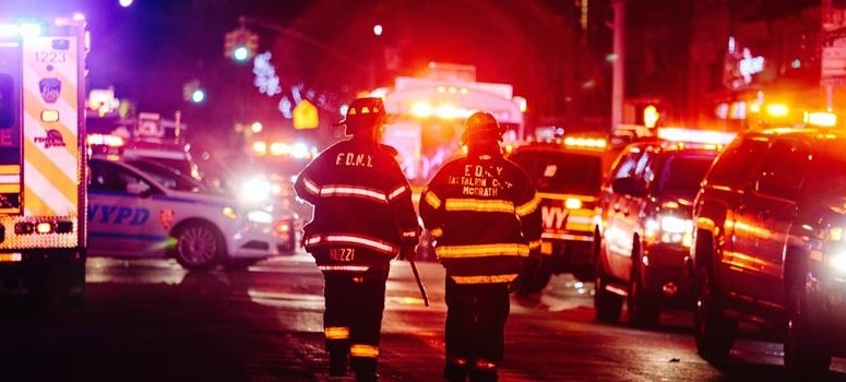 Un niño de 3 años causó el peor incendio en Nueva York en un cuarto de siglo