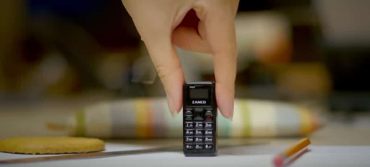 Presentan el teléfono móvil más pequeño del mundo