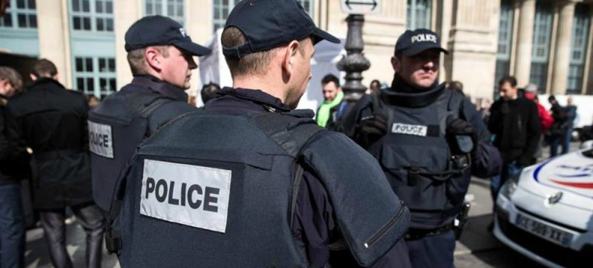 Alarma en Europa: Dos policías reciben una paliza en Nochevieja cerca de París