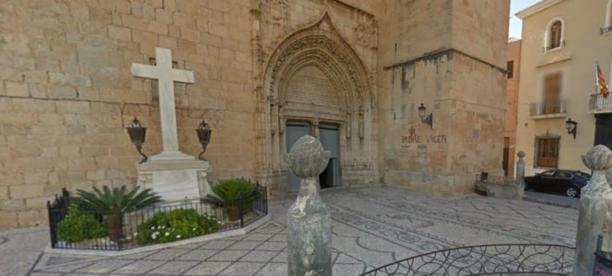 Un pueblo de Alicante 'cumple' la  Ley de Memoria Histórica en plena madrugada