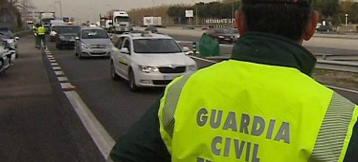 Tráfico recauda más de 33.470 euros a la hora por multas, 12.000 euros más que el sueldo anual de un guardia civil