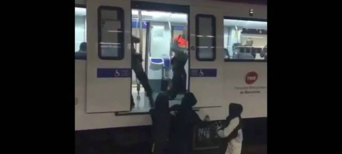 Los sindicatos acusan a Colau del vandalismo en el Metro de Barcelona