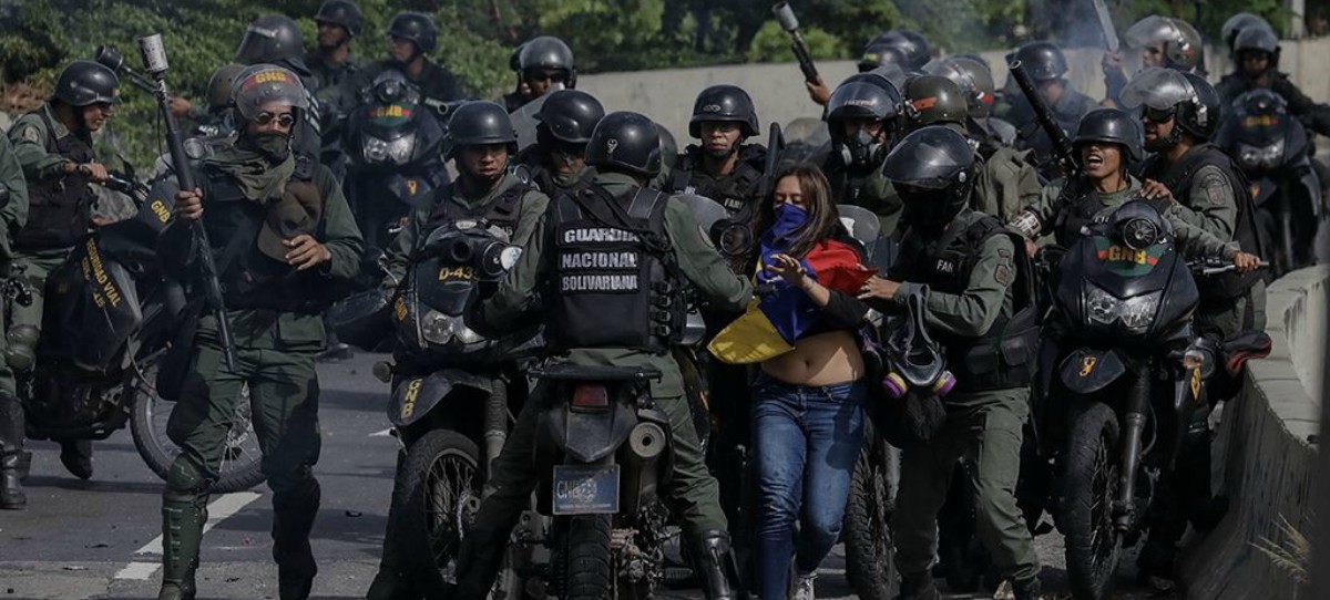Un policía de Maduro mató a una mujer embarazada en Venezuela