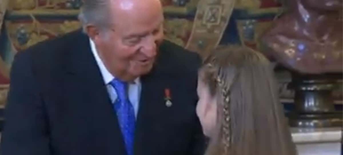 El cariñoso gesto de complicidad del Rey Juan Carlos a su nieta Leonor