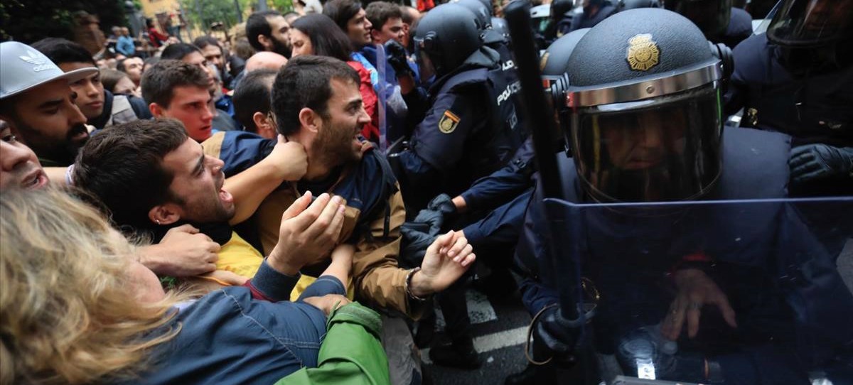 La Policía se harta y carga contra Méndez de Vigo por sus disculpas sobre el 1-O