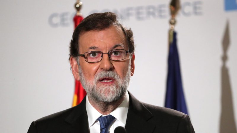 Rajoy, que se niega a dimitir, desea suerte a Sánchez por el ‘bien de España’