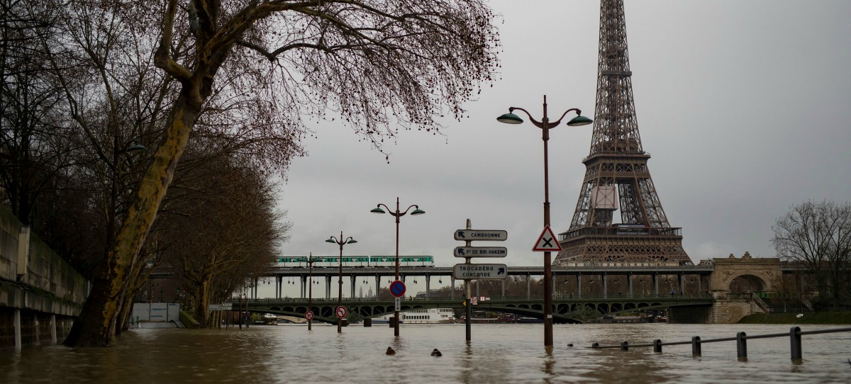 El río Sena inunda París