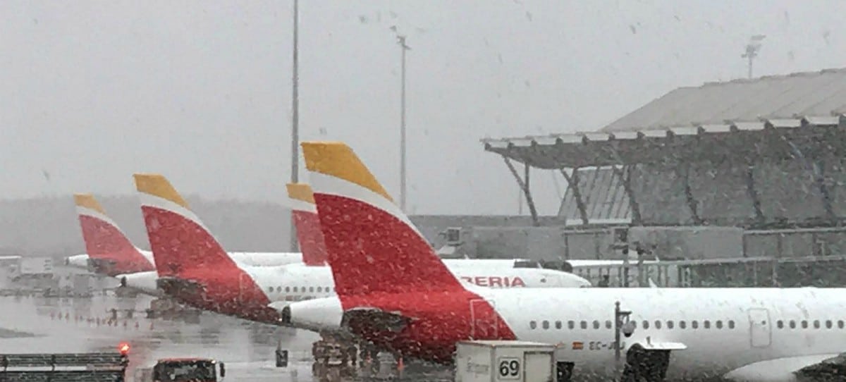 Barajas cancela o suspende vuelos por el temporal de nieve: ¿Puedes reclamar?