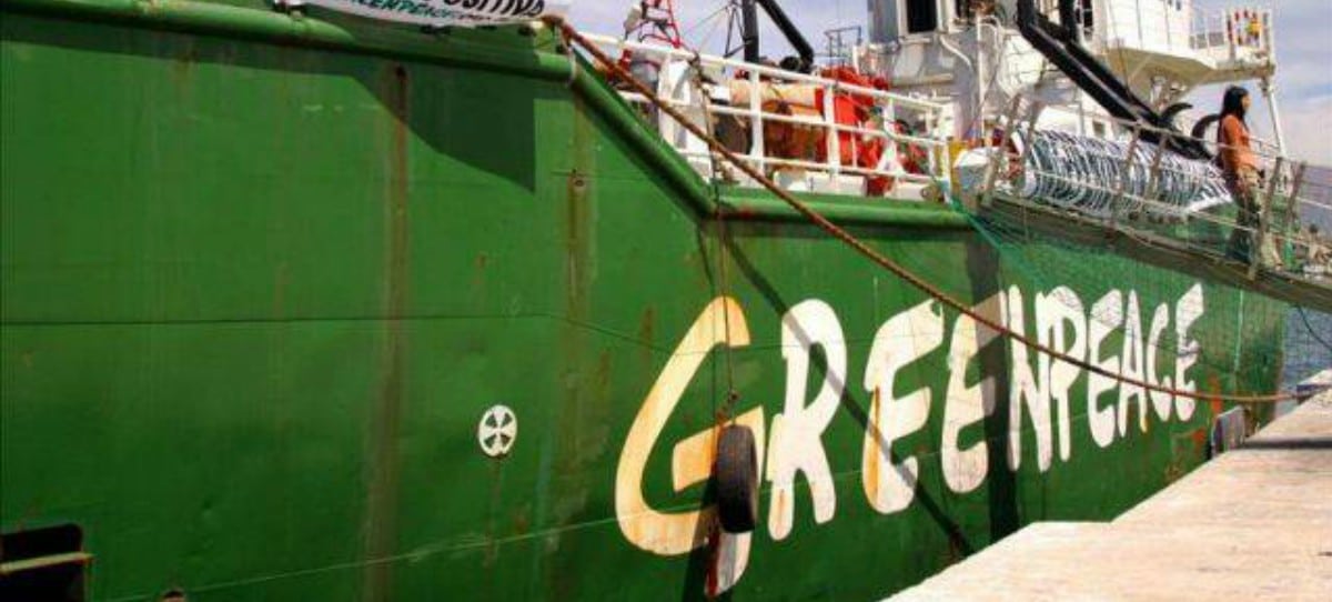Activistas de Greenpeace, a la cárcel por lanzar fuegos artificiales en una nuclear en Francia