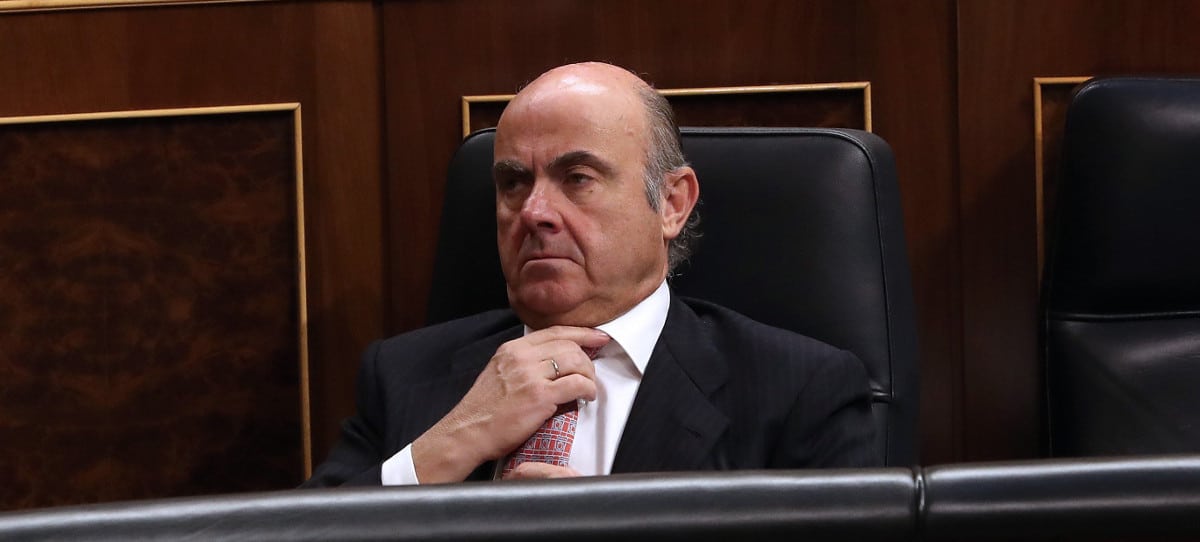 El juez Calama insta a De Guindos a testificar en persona y no por escrito en el caso del Banco Popular