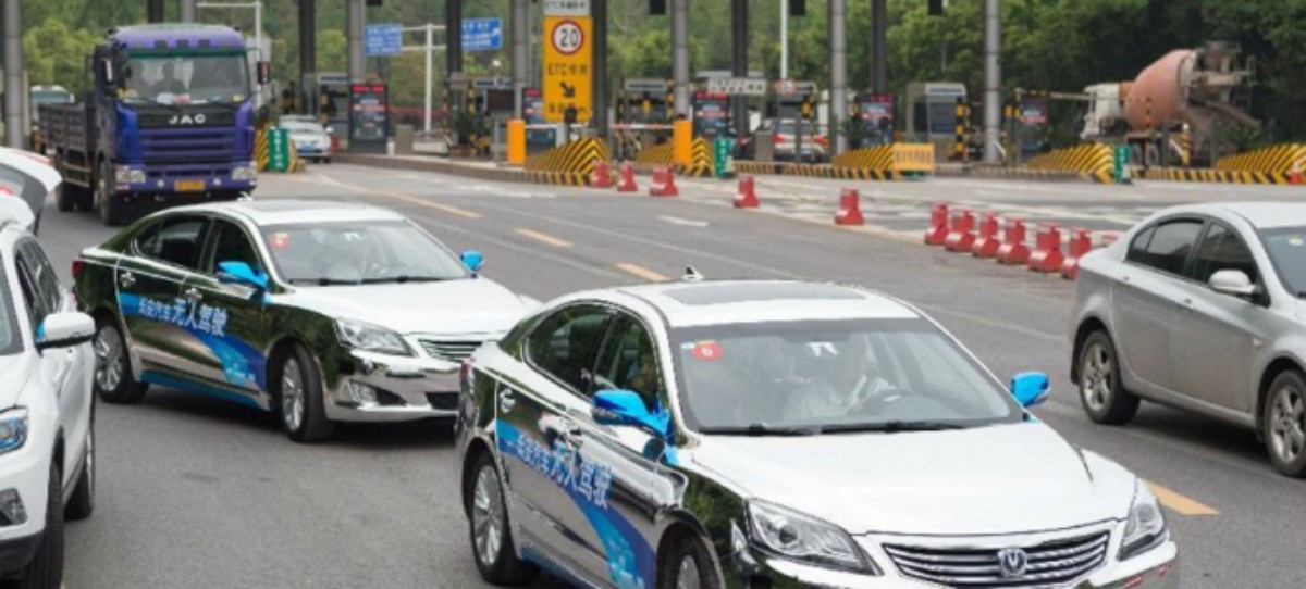 Realizan con éxito en China viajes de coches sin conductor con pasajeros